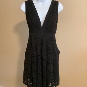 Free People-Sleeveless-V-Neck Black Lace Dress w/Pockets-Size Medium - NWT